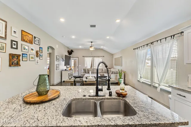 $267,700 | 232 Reigate Drive, Horizon City, TX 79928