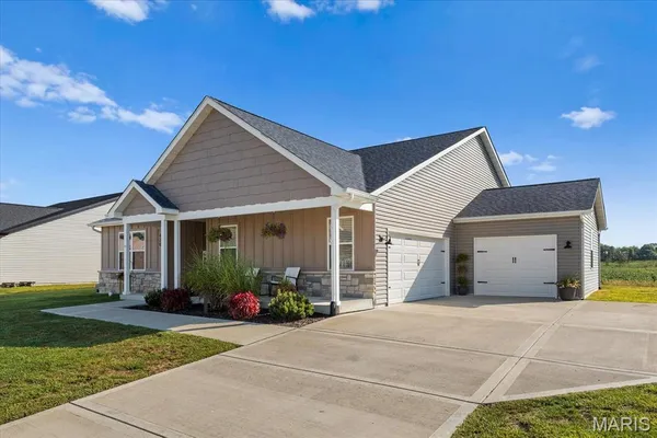 $450,000 | 420 Foxtail Drive, Freeburg, IL 62243