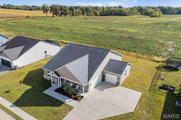 $450,000 | 420 Foxtail Drive, Freeburg, IL 62243