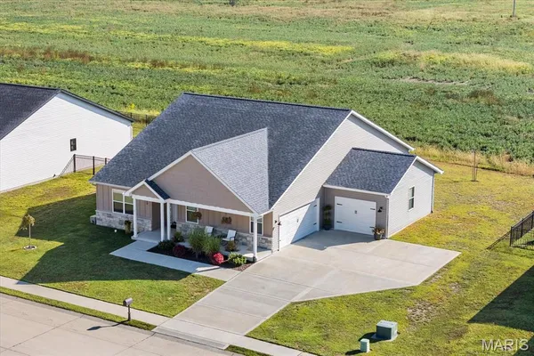 $450,000 | 420 Foxtail Drive, Freeburg, IL 62243