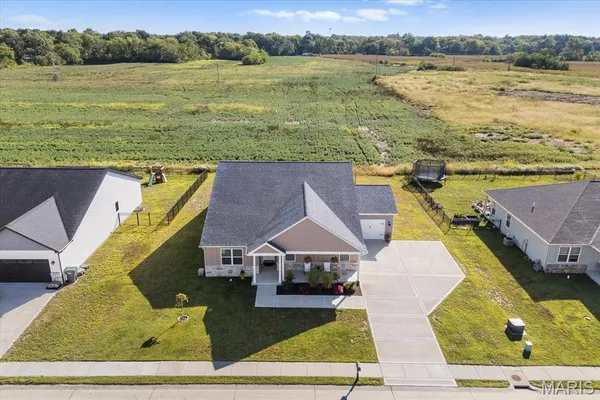 $450,000 | 420 Foxtail Drive, Freeburg, IL 62243