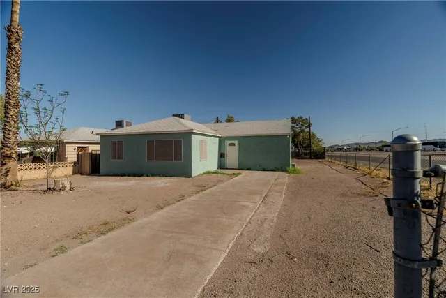 $1,099 | 100 North Ocotillo Street, Unit B, Henderson, NV 89015