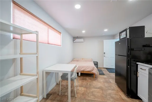 $1,099 | 100 North Ocotillo Street, Unit B, Henderson, NV 89015