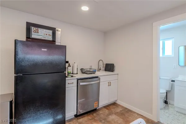 $995 | 100 North Ocotillo Street, Unit B, Henderson, NV 89015