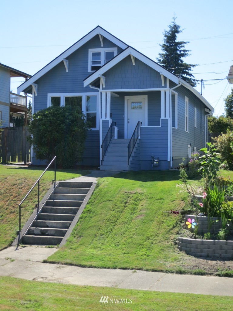 3708 Rockefeller Avenue Everett, WA 98201 - Photo 3 of 13