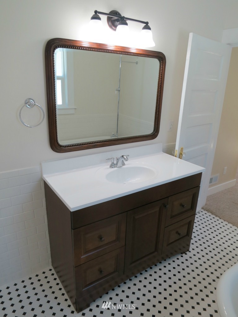 3708 Rockefeller Avenue Everett, WA 98201 - Photo 8 of 13
