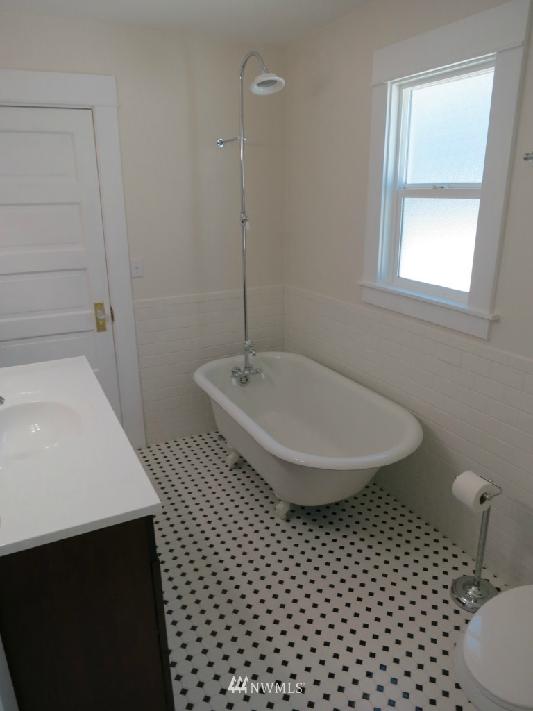 3708 Rockefeller Avenue Everett, WA 98201 - Photo 9 of 13