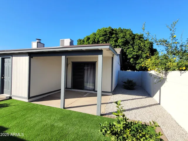 a view of an outdoor space