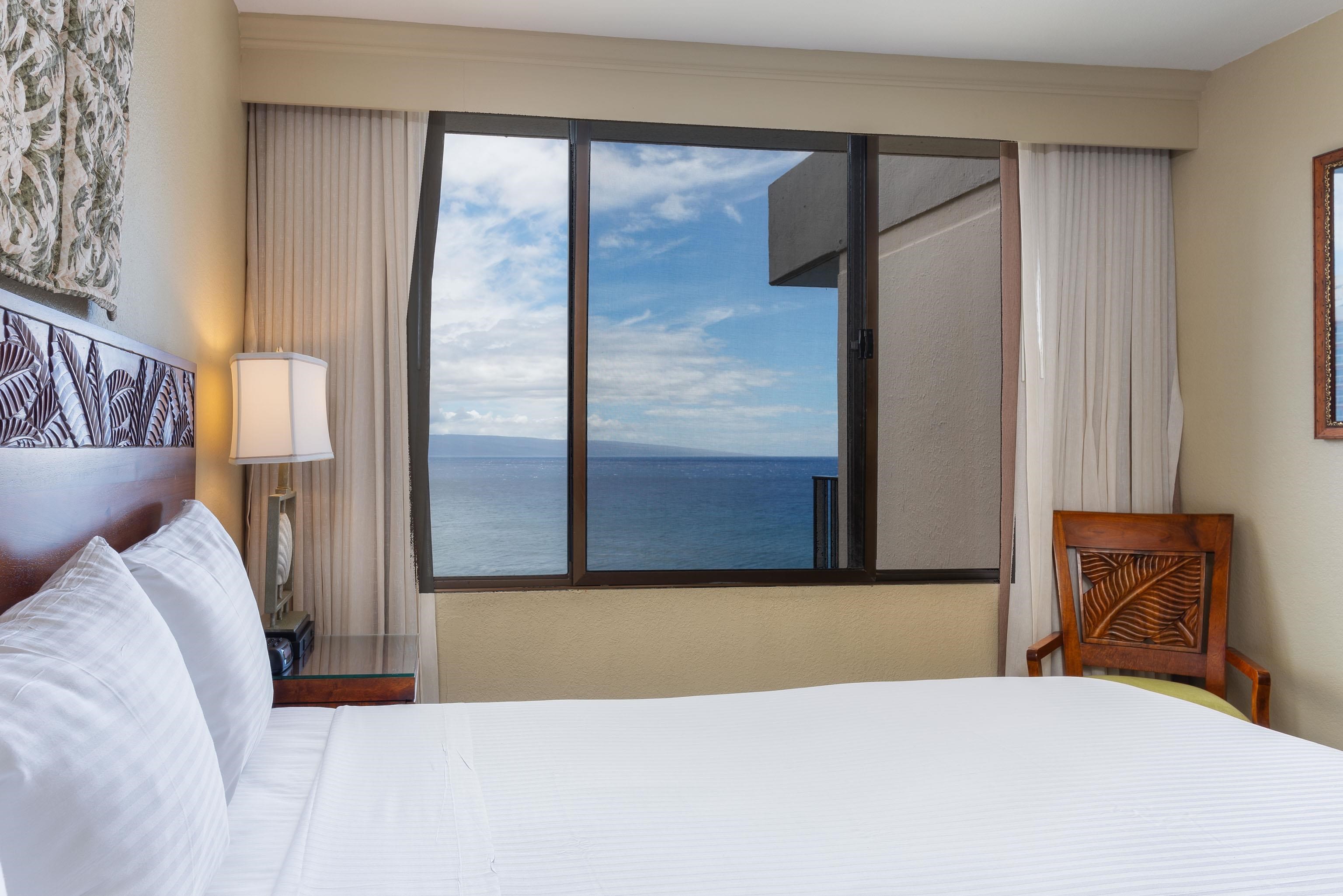 3445 Lower Honoapiilani Road, Unit 905 Lahaina, HI 96761 - Photo 16 of 30 a bedroom with a bed and a painting on the wall