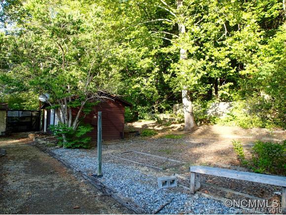 2055 Polly Spout Road Marion, NC 28752 - Photo 5 of 22 Gallery Image 5
