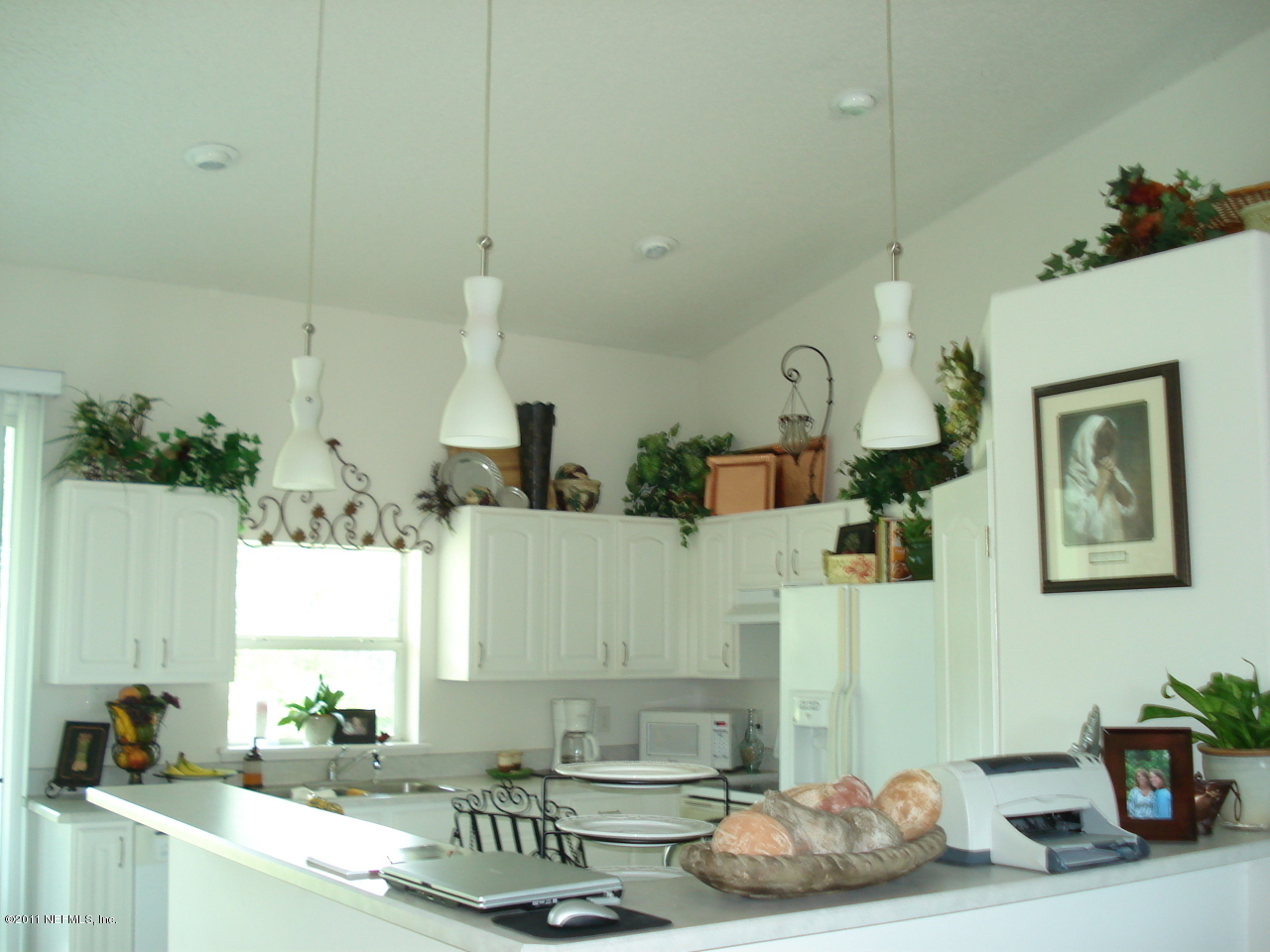 13515 Chauny Road Jacksonville, FL 32246 - Photo 11 of 13 Kitchen breakfast bar