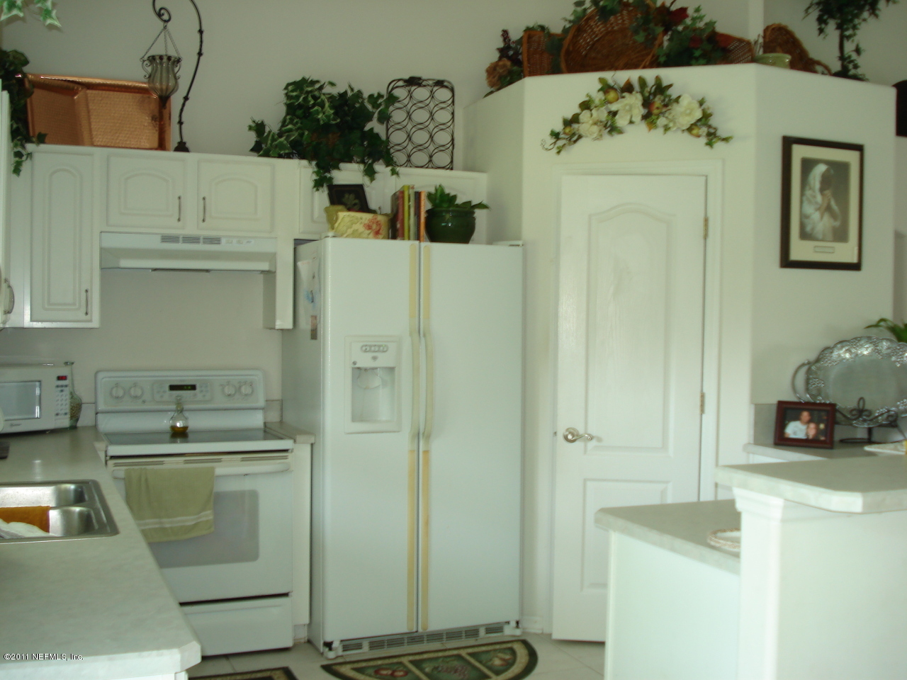 13515 Chauny Road Jacksonville, FL 32246 - Photo 3 of 13 Kitchen