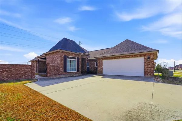 $396,500 | 2501 South View Drive, Lake Charles, LA 70605