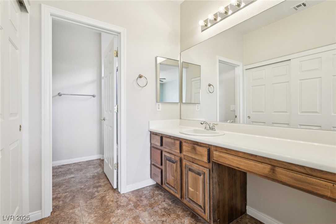 6188 Windfresh Drive Las Vegas, NV 89148 - Photo 41 of 94 Downstairs full bath with attached toilet/shower r