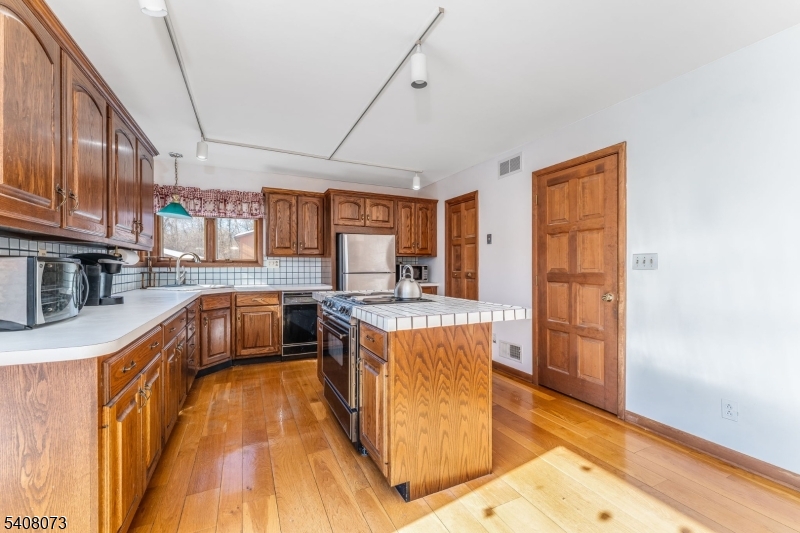 132 Mountain Road Phillipsburg, NJ 08865 - Photo 14 of 44