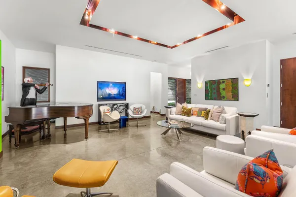 $8,500,000 | 179 East Main Street, Palm Beach, FL 33480
