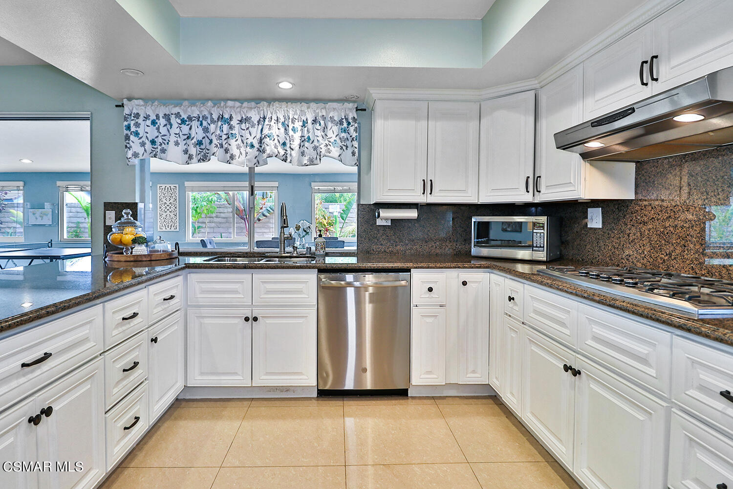 3053 Bianca Circle Simi Valley, CA 93063 - Photo 19 of 73 dKitchen3