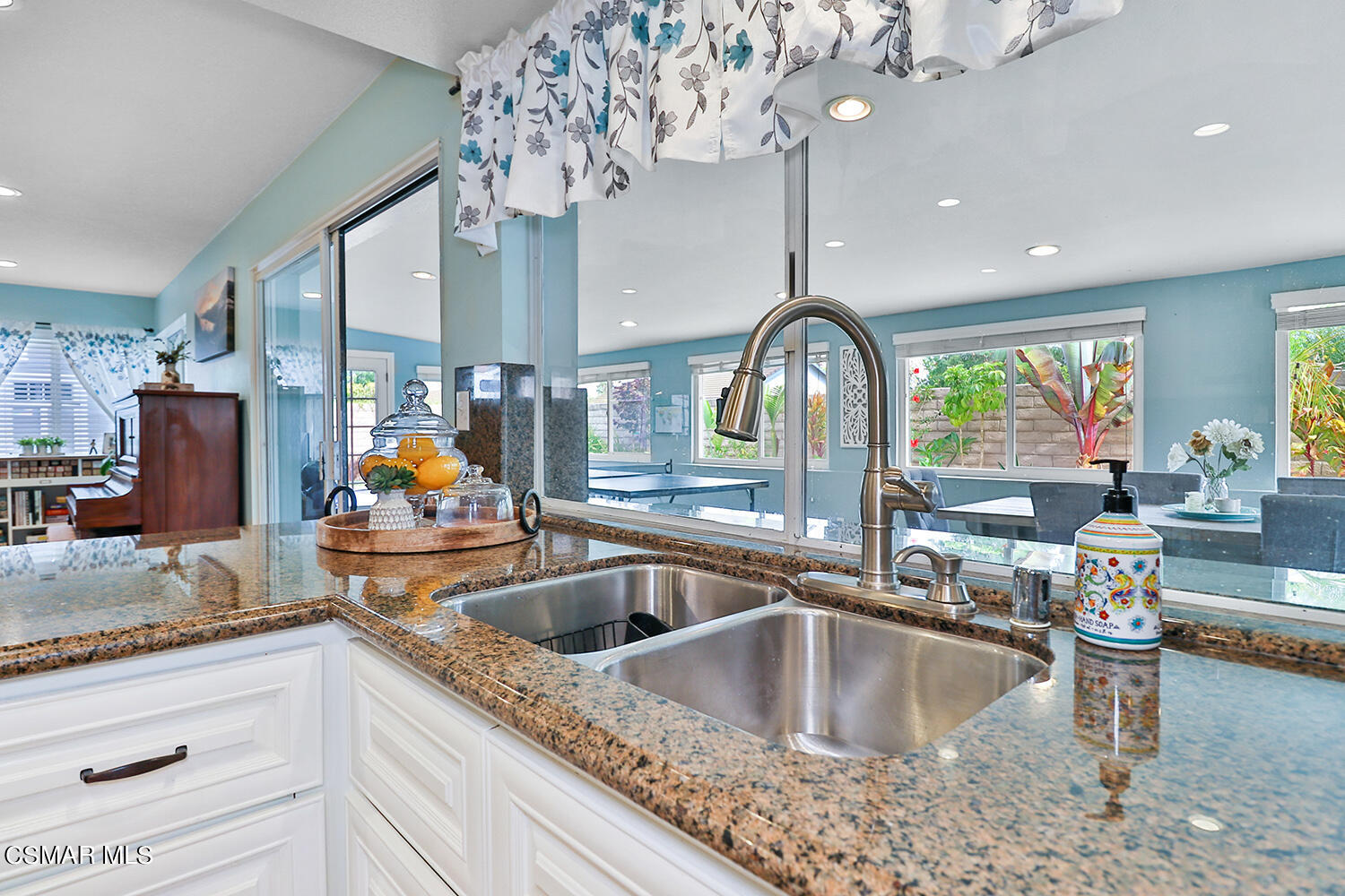 3053 Bianca Circle Simi Valley, CA 93063 - Photo 20 of 73 dKitchen4