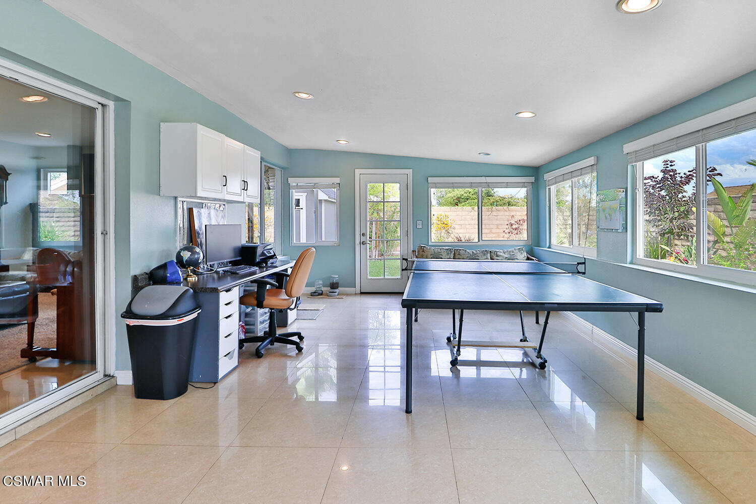 3053 Bianca Circle Simi Valley, CA 93063 - Photo 24 of 73 a view of a livingroom with furniture and a potted plant