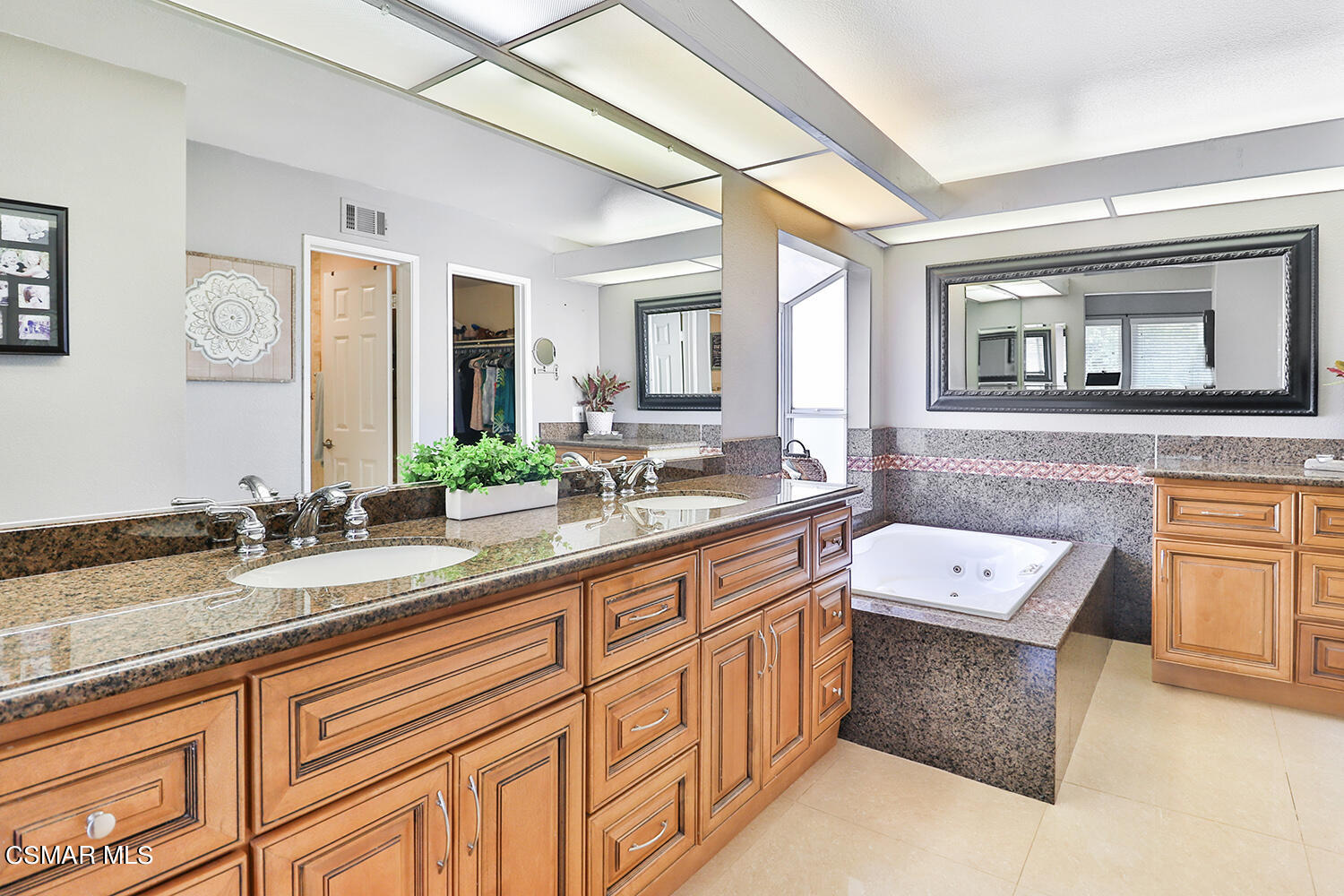 3053 Bianca Circle Simi Valley, CA 93063 - Photo 39 of 73 hPrimary Bedroom Suite6