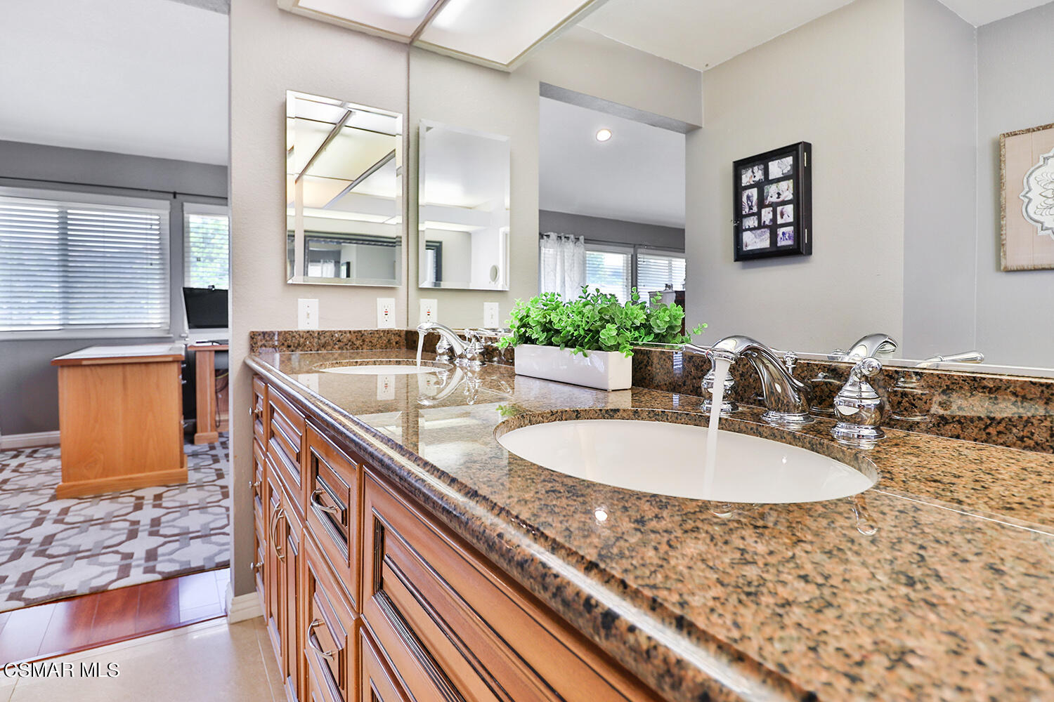 3053 Bianca Circle Simi Valley, CA 93063 - Photo 40 of 73 hPrimary Bedroom Suite7