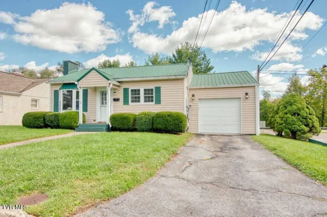 $2,000 | 1321 7th Avenue, Bristol, TN 37620