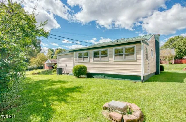 $2,000 | 1321 7th Avenue, Bristol, TN 37620