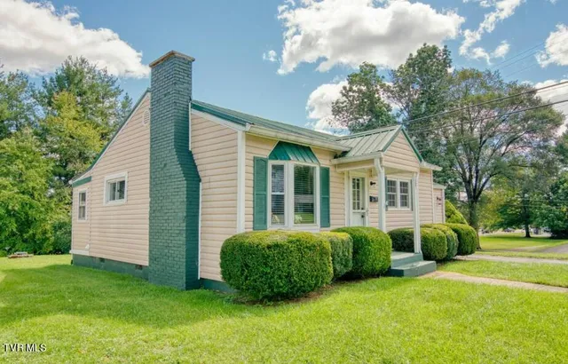 $2,000 | 1321 7th Avenue, Bristol, TN 37620