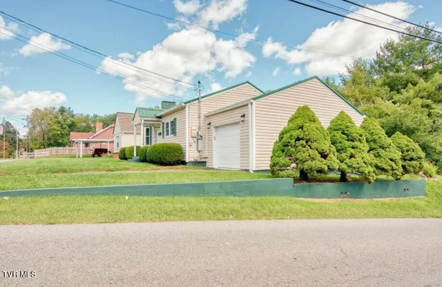 $2,000 | 1321 7th Avenue, Bristol, TN 37620