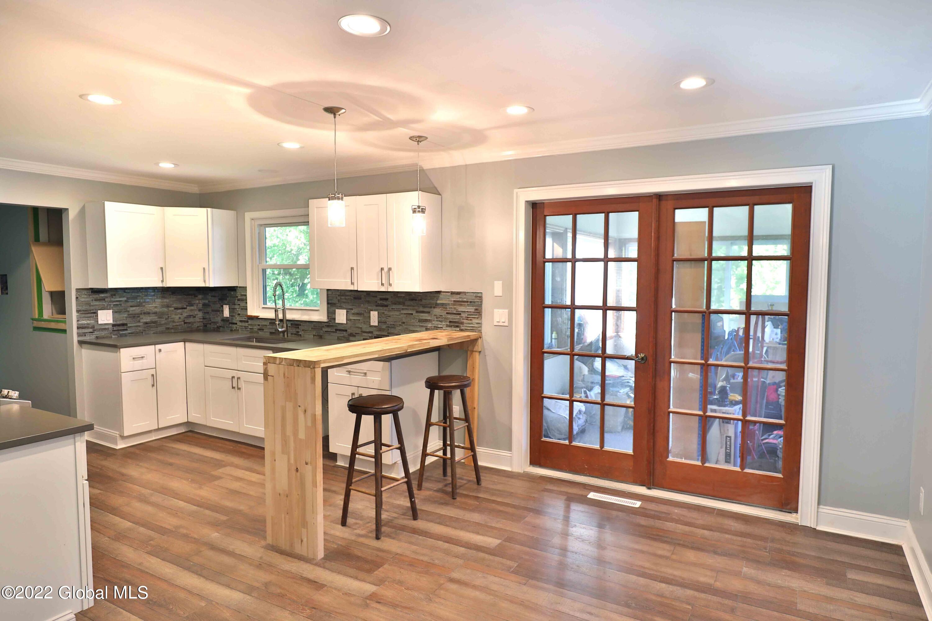 eat in kitchen