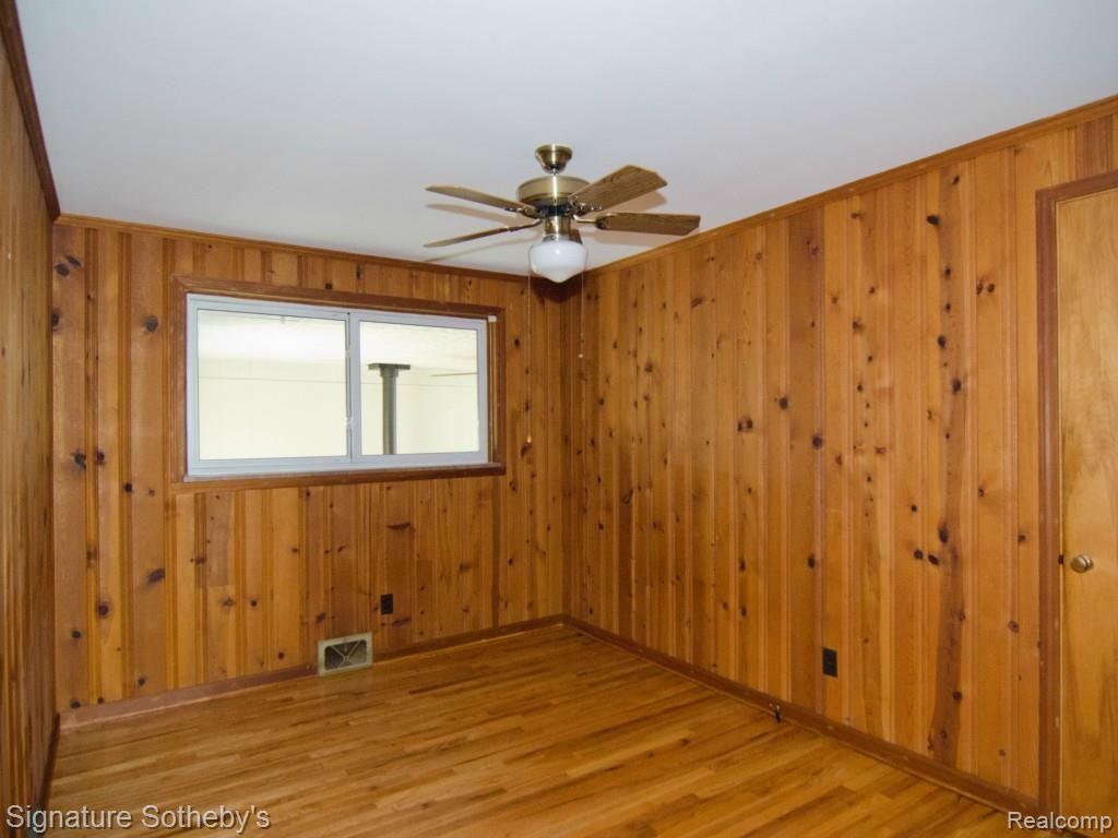 102 South Alice Avenue Rochester, MI 48307 - Photo 8 of 23 7 Wood panel room.jpg