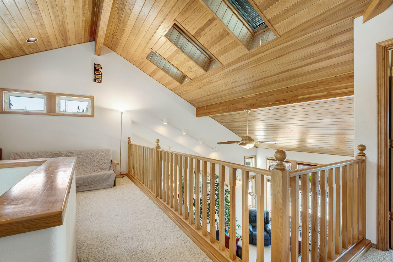 65230 Smokey Ridge Road Bend, OR 97703 - Photo 29 of 53 Light & bright loft area