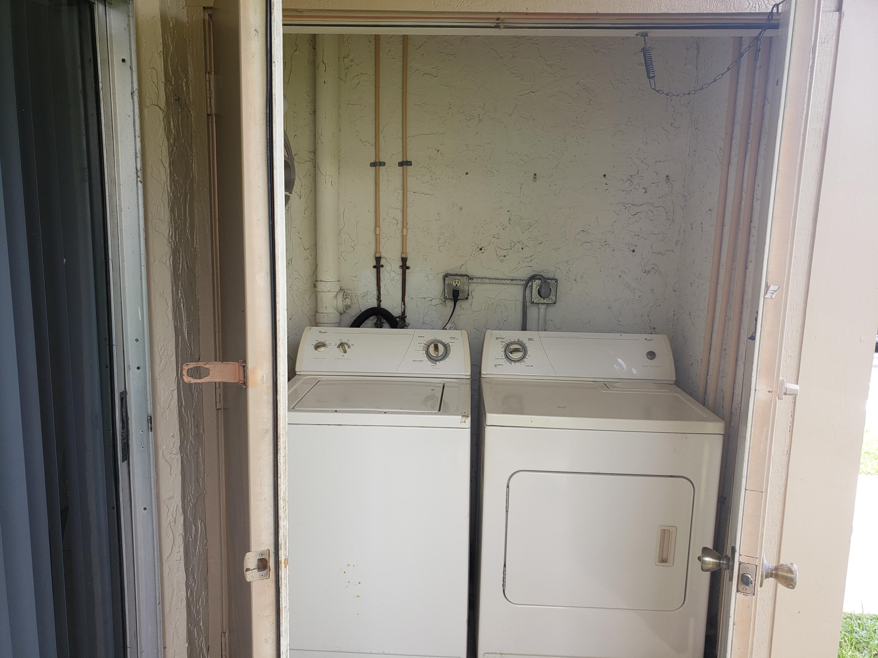 1854 Abbey Road, Unit 101 West Palm Beach, FL 33415 - Photo 2 of 16 Washer Dryer