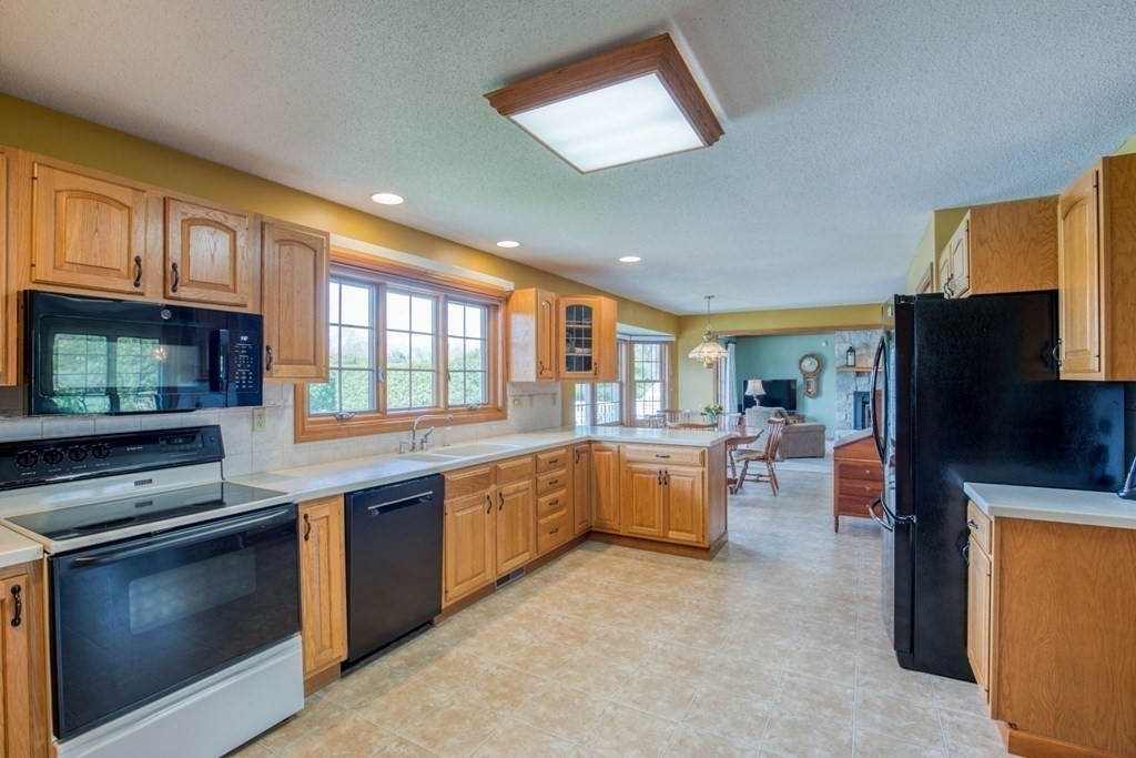 26 Crescent Ridge Road Westfield, MA 01085 - Photo 5 of 42 Gallery Image 5