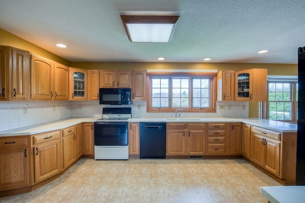 26 Crescent Ridge Road Westfield, MA 01085 - Photo 6 of 42 Gallery Image 6