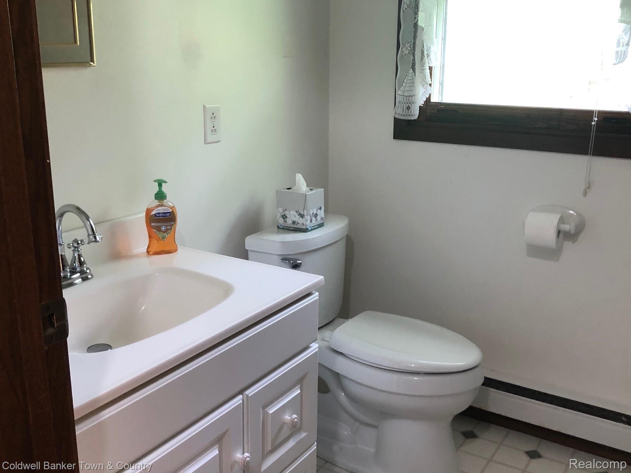 1925 Chilson Road Howell, MI 48843 - Photo 26 of 40 chilsonhalfbath.jpg