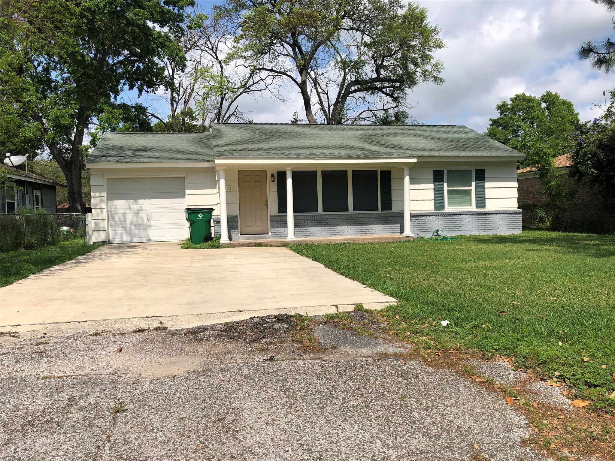 1113 Miller Street Angleton, TX 77515 - Photo 1 of 11 Gallery Image 1