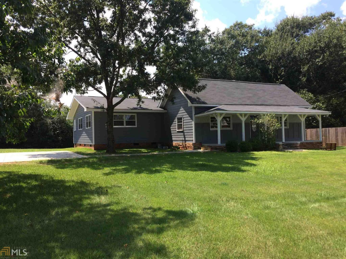 285 Hillsboro Road Bishop, GA 30621 - Photo 1 of 1 a front view of a house with a garden