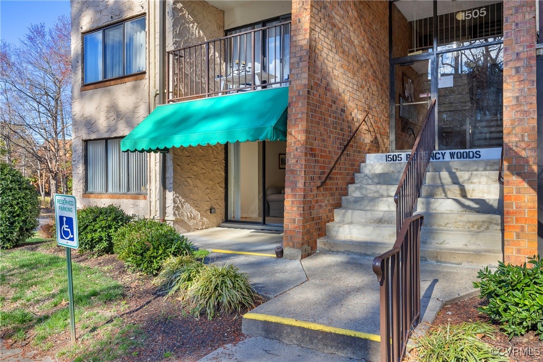 1505 Regency Woods Road, Unit 101 Henrico, VA 23238 - Photo 2 of 25 Doorway and stairs leading to mail room and intern