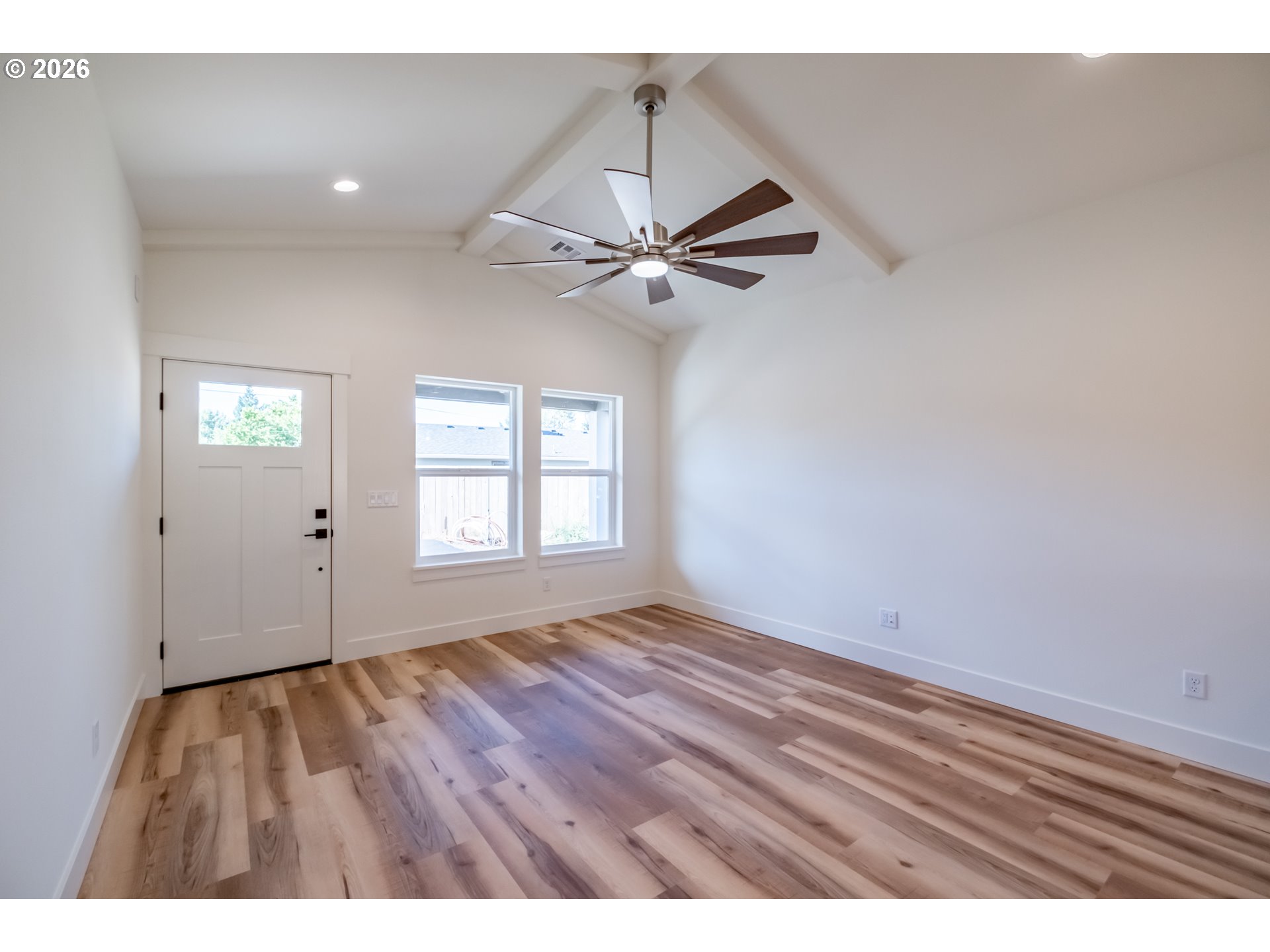 730 East Elmore Street Lebanon, OR 97355 - Photo 4 of 40