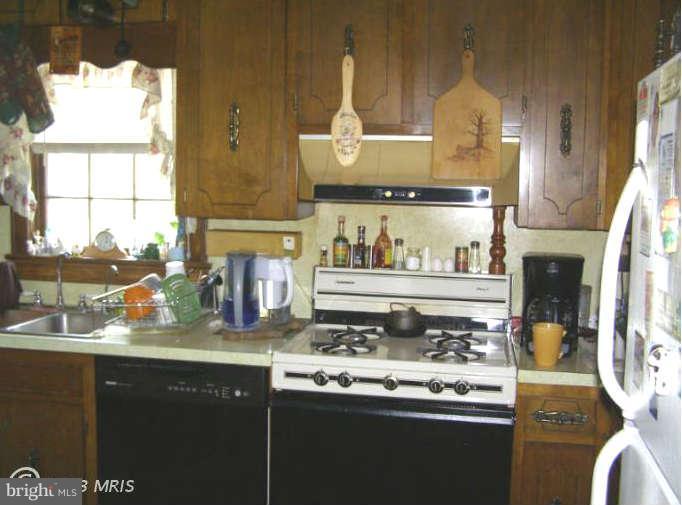 25281 Three Notch Road Hollywood, MD 20636 - Photo 7 of 24 Kitchen