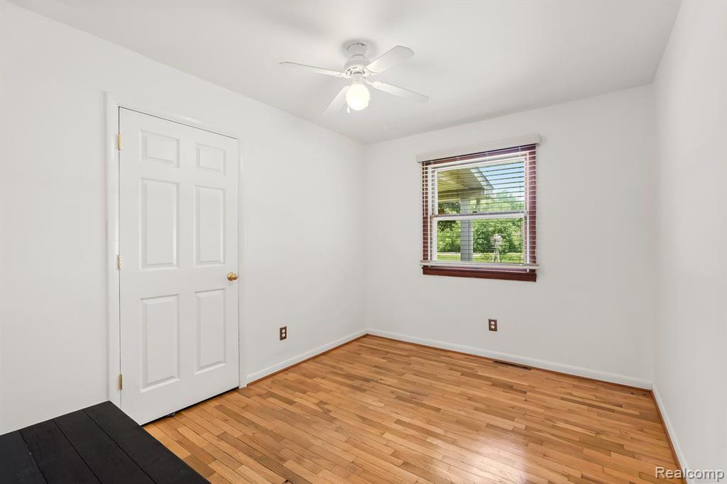 5633 Crandall Road Howell, MI 48855 - Photo 12 of 29
