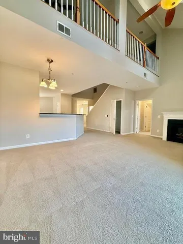 a view of a big room with closet and windows