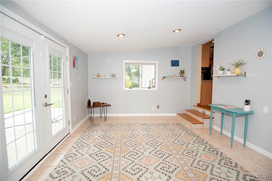 2533 Nottingham Road Bethlehem, PA 18017 - Photo 11 of 30 4 Season Room