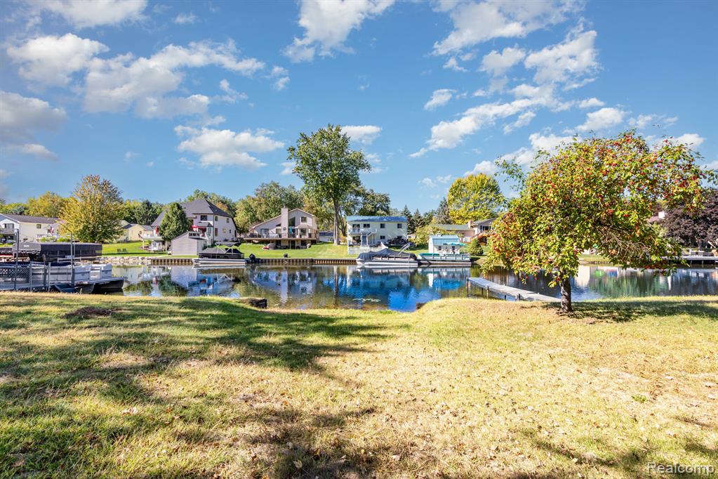 14108 North Road Fenton, MI 48430 - Photo 2 of 20 Gallery Image 2
