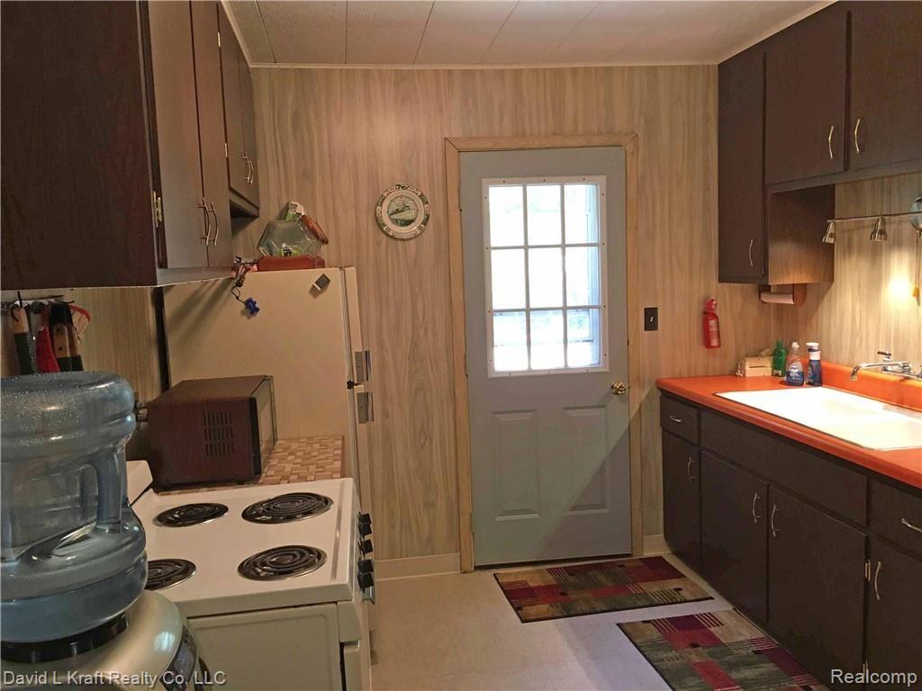4460 Sand Road Caseville, MI 48725 - Photo 8 of 10 4460SandRdKit.jpg