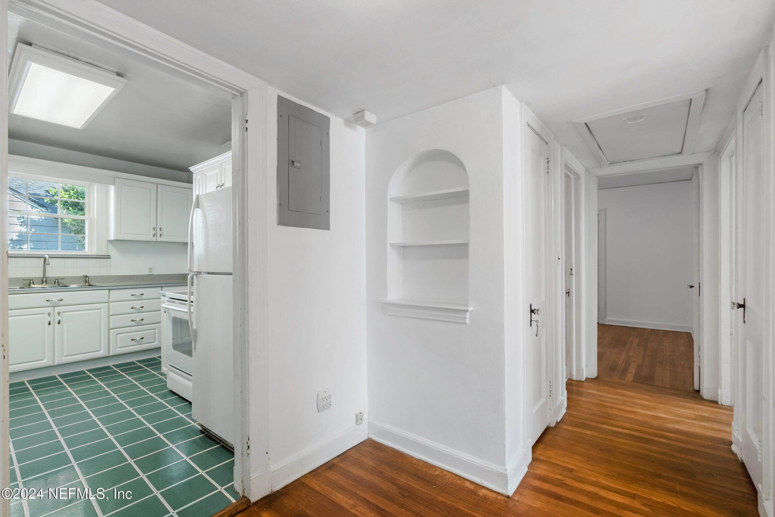 3915 Gadsden Road Jacksonville, FL 32207 - Photo 15 of 27 hallway