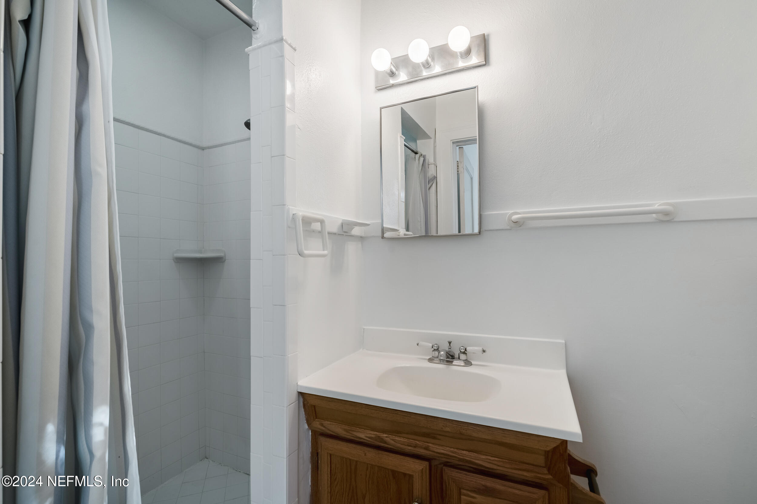 3915 Gadsden Road Jacksonville, FL 32207 - Photo 21 of 27 primary shower