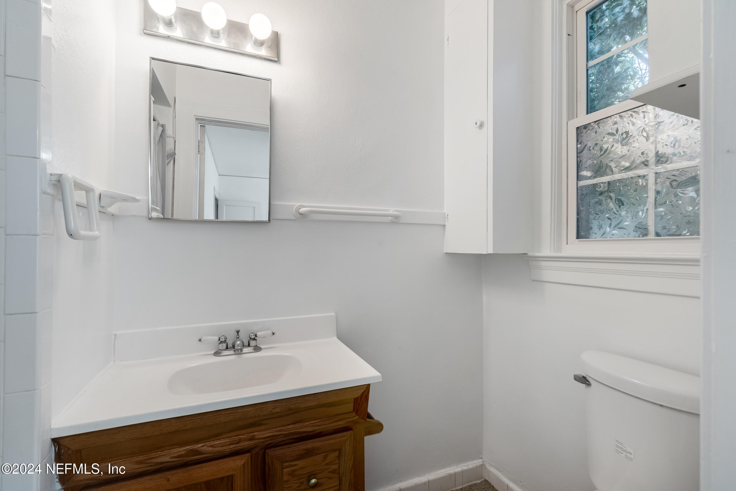 3915 Gadsden Road Jacksonville, FL 32207 - Photo 22 of 27 primary bathroom