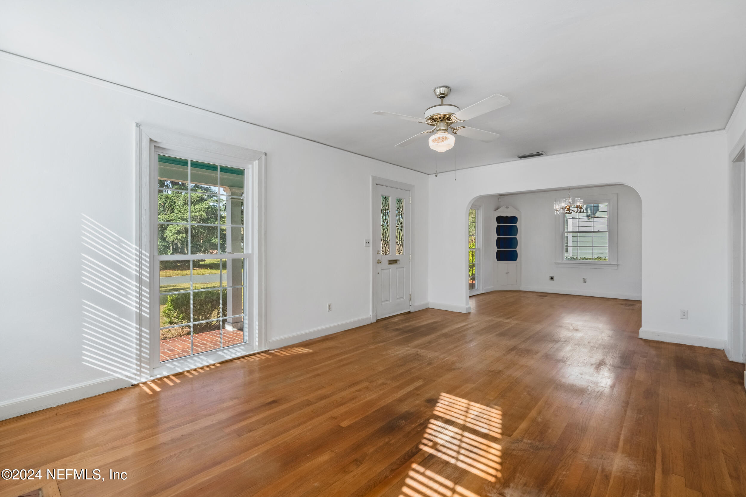 3915 Gadsden Road Jacksonville, FL 32207 - Photo 8 of 27 living room 3